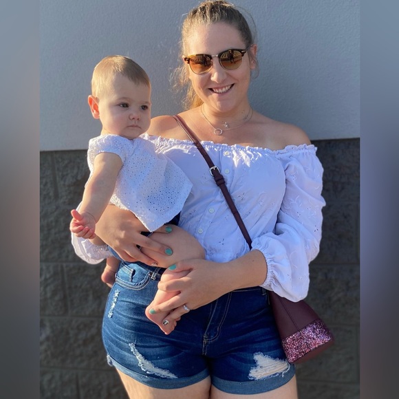 Hey! I’m Rheannon ❤️ - Picture 4 of 4